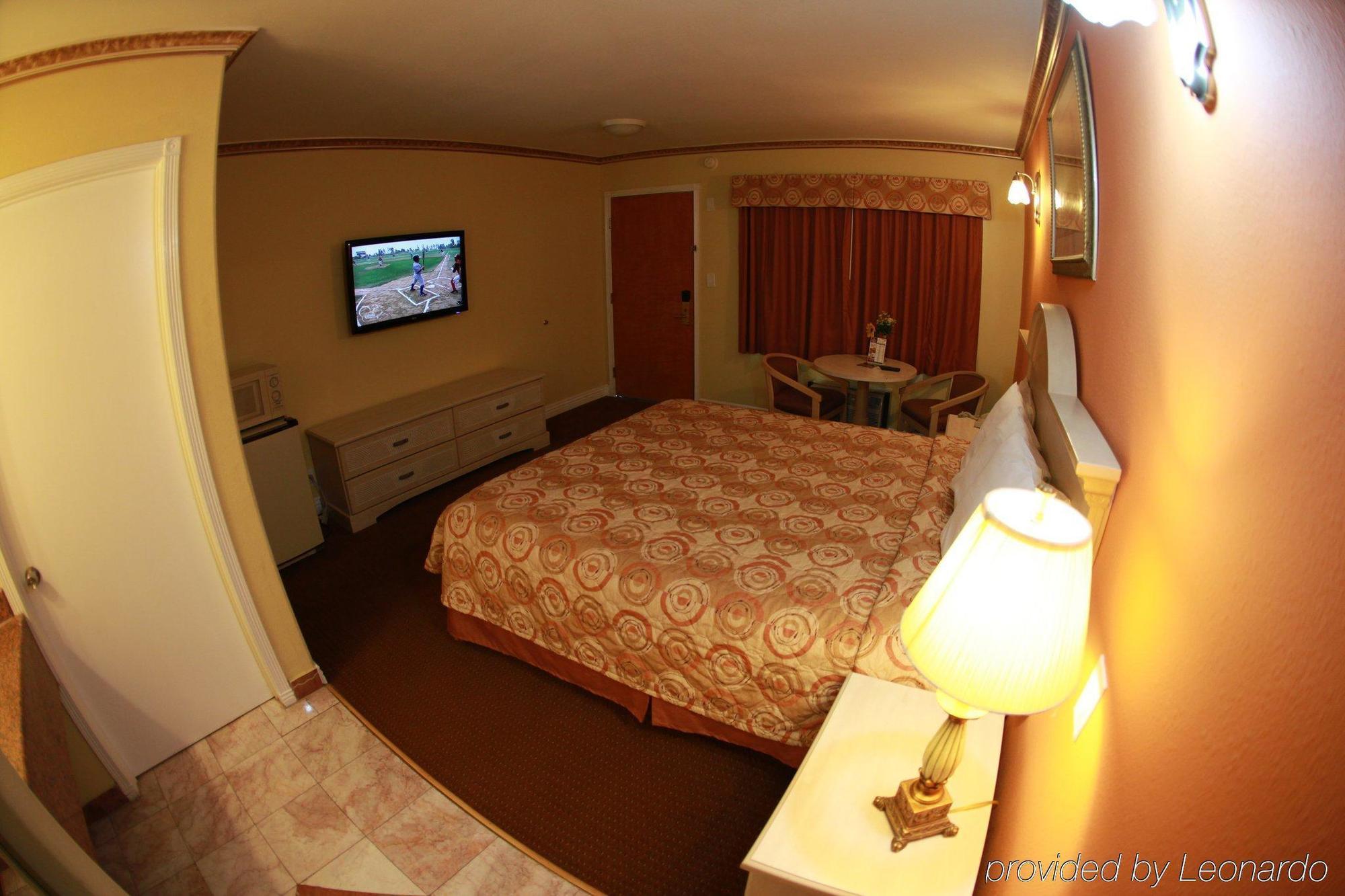 Glen Capri Inn And Suites - Burbank Universal Glendale Exterior photo